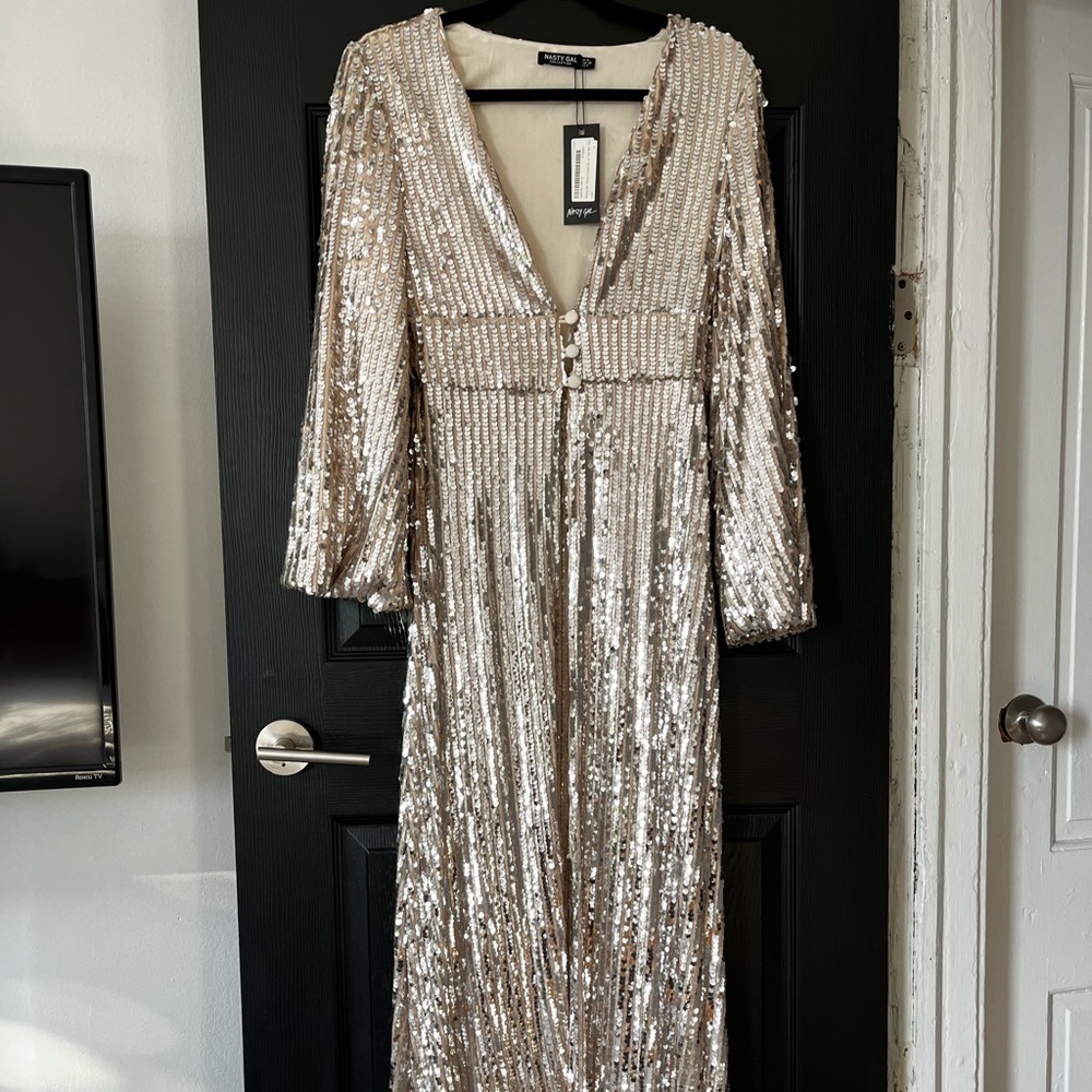 Maxi hi-low dress. Never worn with tags, last image is to reference how it fits